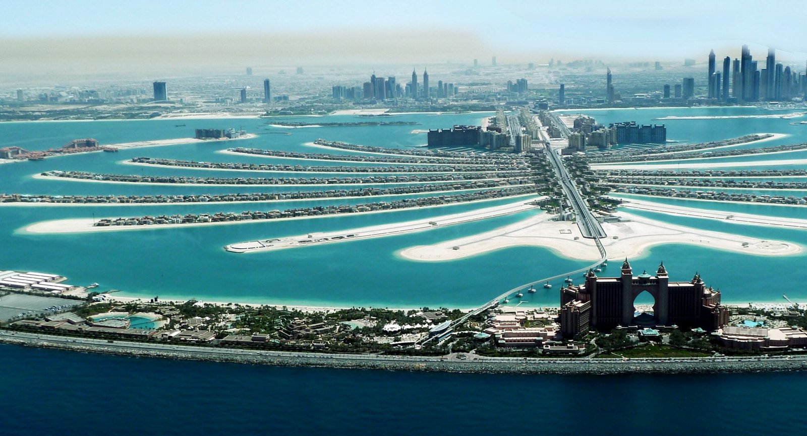 Vereinigte Arabische Emirate - Dubai - Palm Jumeirah und Dubai Marina - im Vordergrund das Hotel Atlantis